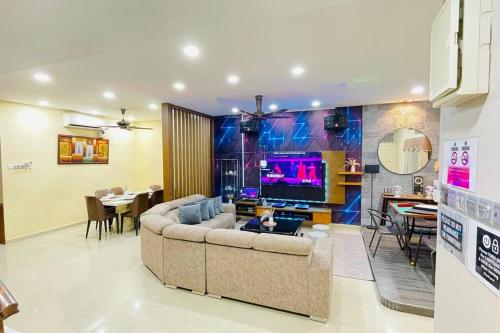 TV a/nebo společenská místnost v ubytování Indahpura kulai #KTV#15PAX#BBQ#MaHJONG#2MIN,AEON,JPO