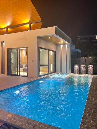Kolam renang di atau dekat dengan Riverla Villa