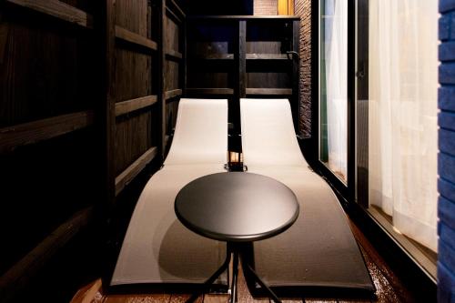 a stool sitting on a bench in a room at 貸し切り宿 世紡 YOTSUMUGI sakazuki and iyasaka in Yufuin