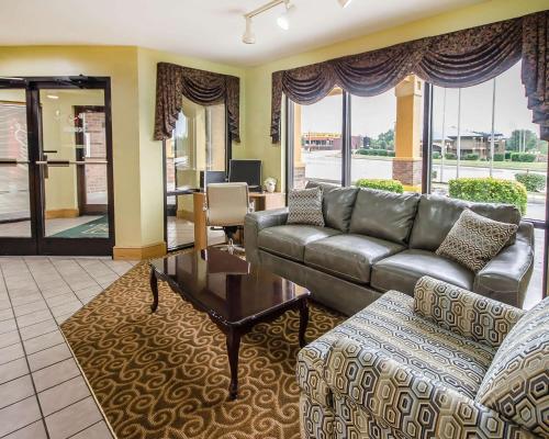 Χώρος καθιστικού στο Quality Inn Franklin South