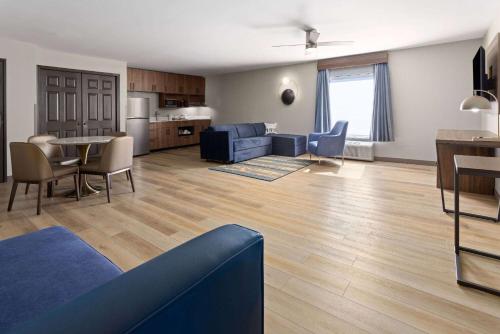a living room with a couch and a table at La Quinta Inn & Suites by Wyndham Memphis I-240 in Memphis