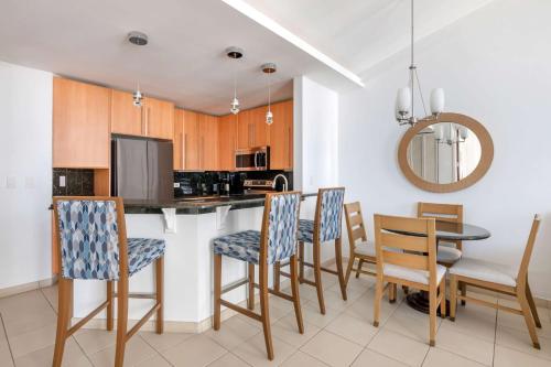 Кухня или мини-кухня в Hilton Vacation Club Daytona Beach Regency
