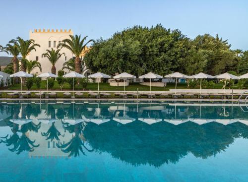 Bazén v ubytování Platanista Hotel nebo v jeho okolí