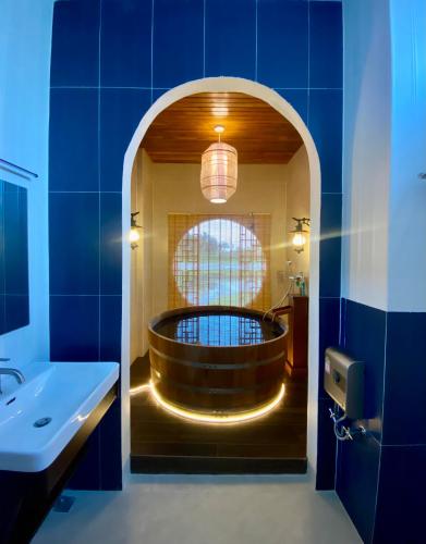 Ένα μπάνιο στο Baanteimfan Pool Villa Suphanburi