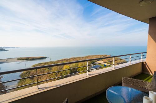 MyFlat Club 218 Gold7 Wellness Apartment