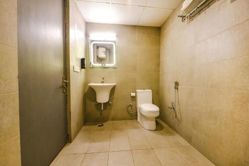a bathroom with a toilet and a sink at Fabhotel Old Meple Leaf- Golf Course Road & Sector 27 in Gurgaon
