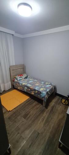 a bedroom with a bed sitting on the floor at Casa aconchegante em Pomerode in Pomerode
