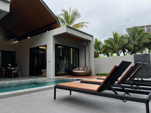 Kolam renang di atau dekat dengan Riverla Villa