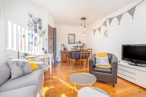 Μια τηλεόραση ή/και κέντρο ψυχαγωγίας στο Superbe Duplex en centre ville