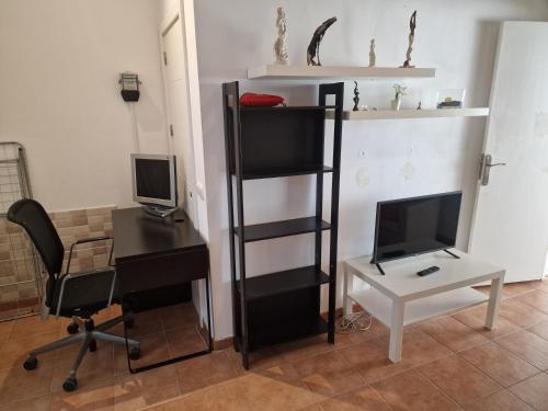 a room with a desk and a computer and a deskicterictericterictericter at villa martha in Yaiza