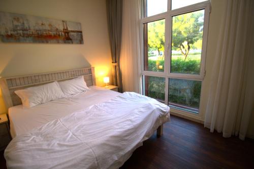 Fotografie z fotogalerie ubytování DRUVYA HOLIDAY HOMES, Bld DG089, Street No,4 Discovery Gardens, Close to The Gardens Metro 5 minutes walkable v Dubaji