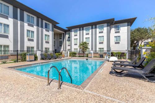 Best Western Medical Center North Inn & Suites Near Six Flags Image