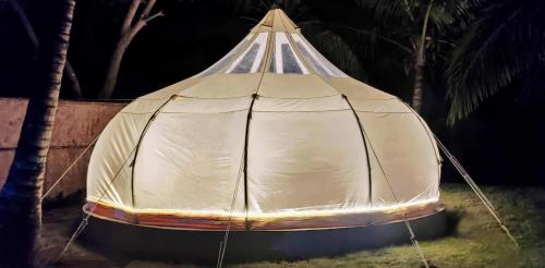 Foto dalla galleria di Firesky Glamping Ocam Ocam Beach a New Busuanga