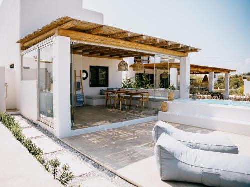 Het gebouw waarin de villa zich bevindt