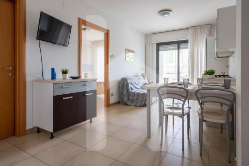 a kitchen with a table and some chairs in a room at Homiday - Holiday Rendez Vous in Pineto