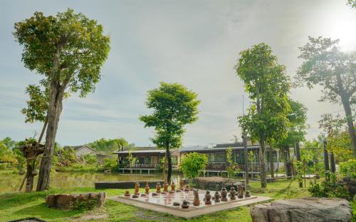 Zahrada ubytování Komsan Kampot Resort
