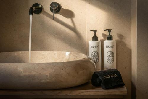 Ένα μπάνιο στο Mint Villa Private Pool and Jacuzzi by Checkin