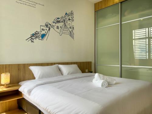 Кровать или кровати в номере Sunset view Homestay near Lake Garden w/ Swimming pool