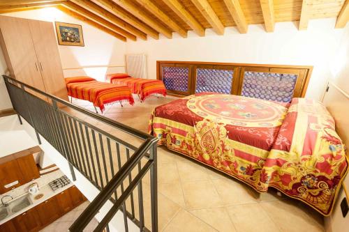 a bedroom with two beds and a staircase at Agriturismo Ai Tre Fienili in Ponti Sul Mincio