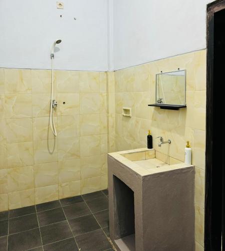 a bathroom with a shower and a sink at Biya Lumba in Candidasa