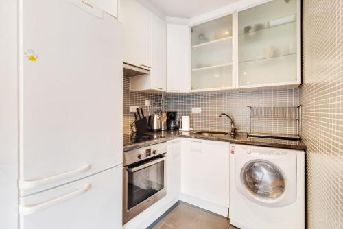 Charming 1BR with Terrace Views of Bridge | By Airnest