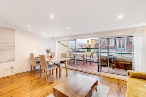Charming 1BR with Terrace Views of Bridge | By Airnest