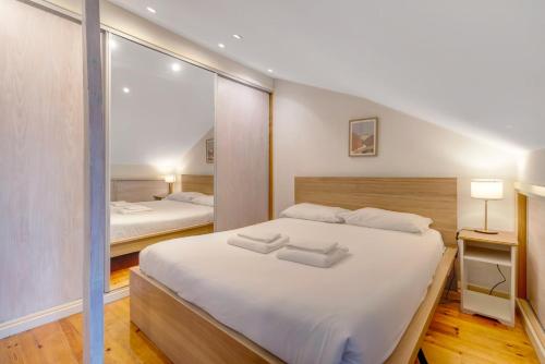 Charming 1BR with Terrace Views of Bridge | By Airnest