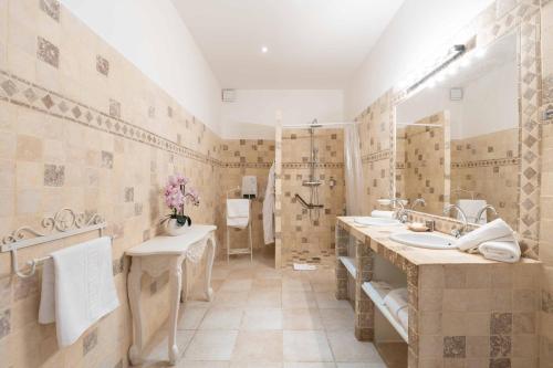 Koupelna v ubytování Hôtel l'Orangeraie