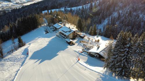 サンクト・ジョアン・イン・チロルにあるBerghotel Pointenhofの雪の家の空見