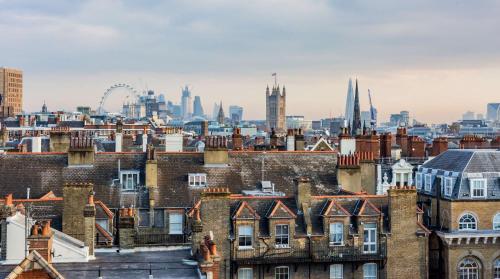 a view of the london skyline from the roofs of buildings at Park Plaza Victoria London in London