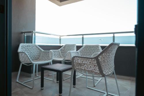 a row of chairs and a table on a balcony at Scylax Hotels Mahmutlar in Alanya