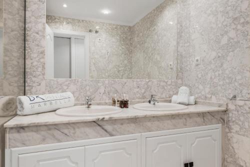 2 bedroom apartment in Medina Garden