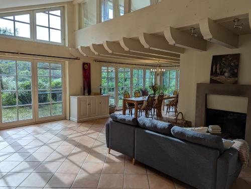 Et opholdsområde på Ferienhaus mitten in der Natur