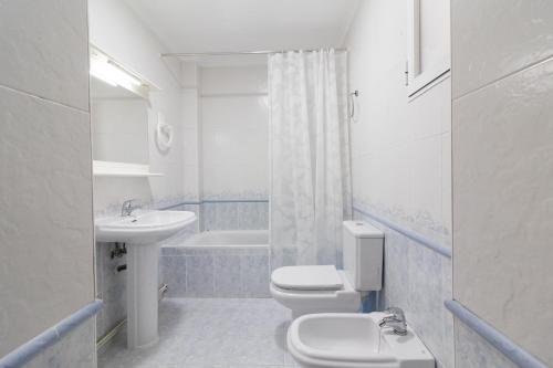 Ένα μπάνιο στο Global Properties, Apartamento en Puerto de Sagunto