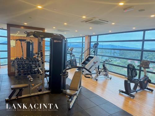 Fitness centrum a/nebo fitness zařízení v ubytování Lavanya Sea View Apartment with Resort Access