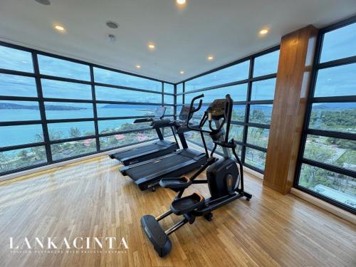 Fitness centrum a/nebo fitness zařízení v ubytování Lavanya Sea View Apartment with Resort Access