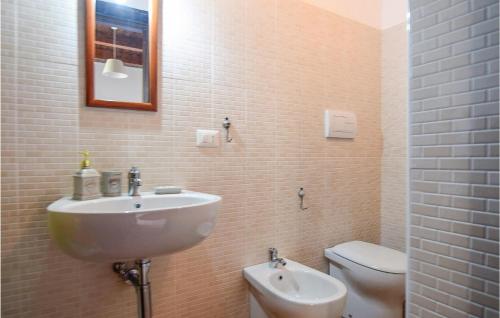 Ein Badezimmer in der Unterkunft Nice Home In Prignano Cilento With Wifi