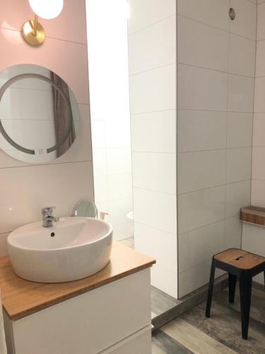 a bathroom with a sink and a mirror at Appart Melvyn - Central, Balcon in Saint-Louis