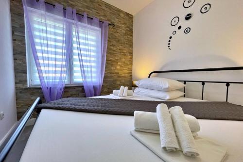 Posteľ alebo postele v izbe v ubytovaní Top Apartments