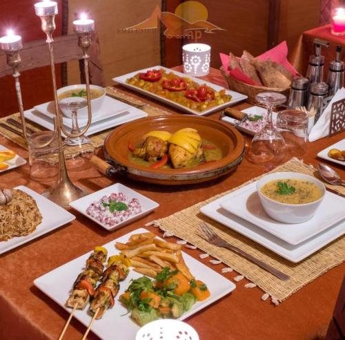 Comida en o cerca de este hotel
