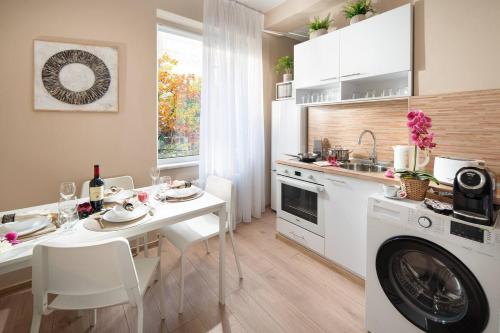 Kuchyň nebo kuchyňský kout v ubytování Central And Spacious Home