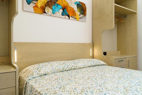 a bedroom with a bed and a painting on the wall at Delle Rose Horses Club in Torre Vado
