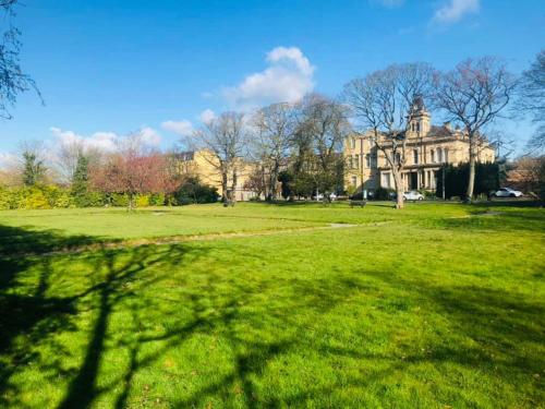 Κήπος έξω από το Endsleigh Park Hotel