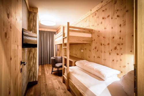 Ένα ή περισσότερα κρεβάτια σε δωμάτιο στο Vitalpina Hotel Magdalenahof