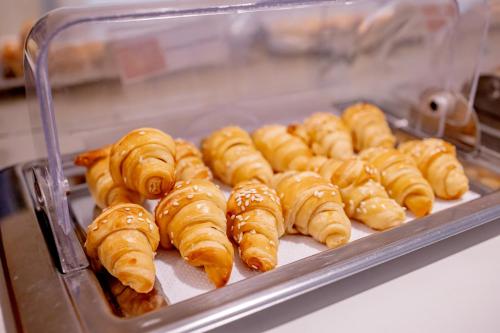 a bunch of pastries sitting in a display case at Hotel San Gabriel in Sao Paulo