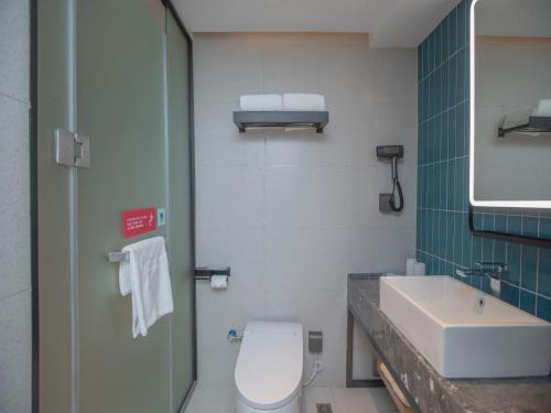 Un baño de Echarm Hotel Qingyuan Qingcheng Station Municipal Government Shop