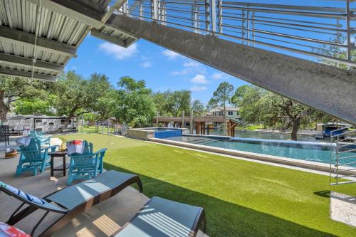 Πισίνα στο ή κοντά στο The Elevated Retreat and Concierge Services
