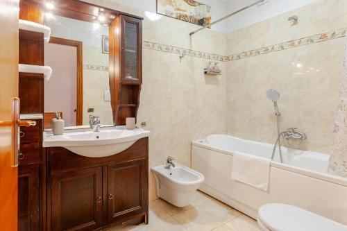 Modern & Cozy Double Rooms, Private bath WIFI AC