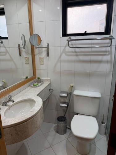 Ein Badezimmer in der Unterkunft Flat Guarulhos - 2