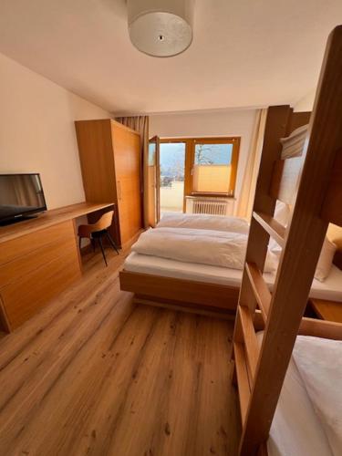 Ένα ή περισσότερα κρεβάτια σε δωμάτιο στο Sonnhang Apartment Unterkofler